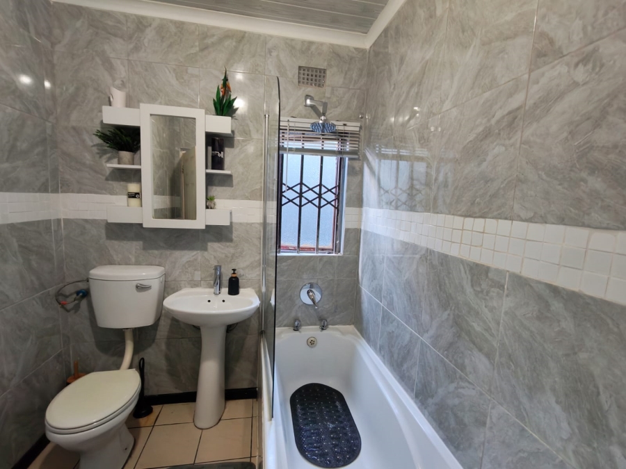 4 Bedroom Property for Sale in Delft Western Cape
